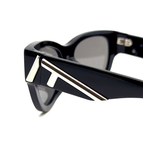 NEW!!! FENDI Sunglasses FE40135F 01A Authentic main image 8